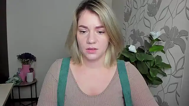 Snapshot of MariaSttone chatting on 10.21.25 MariaSttone online show from 10.21.25