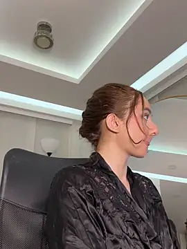 nicollefiorett online show from 12.18.25