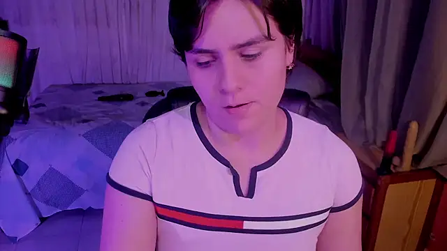 Snapshot of isabelacooperr chatting on 05.17.26 isabelacooperr online show from 05.17.26