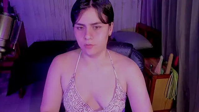 Snapshot of isabelacooperr chatting on 05.28.26 isabelacooperr online show from 05.28.26