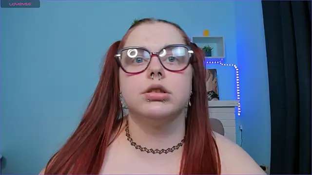 Snapshot of Crow_Diam0nd chatting on 12.02.24 Crow Diam0nd online show from 12.02.24