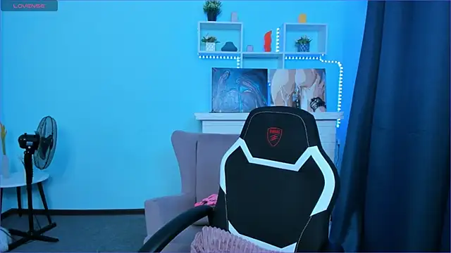 Snapshot of Crow_Diam0nd chatting on 02.02.25 Crow Diam0nd online show from 02.02.25