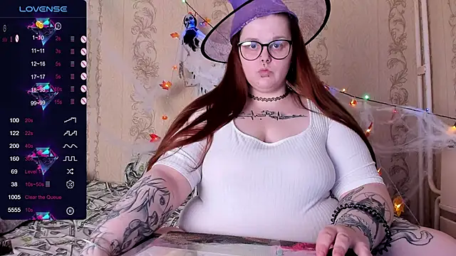 Snapshot of Crow_Diam0nd chatting on 10.12.25 Crow Diam0nd online show from 10.12.25