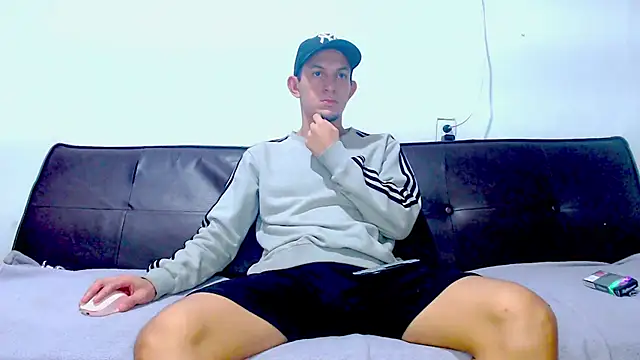 Snapshot of meridandwither chatting on 12.04.24 meridandwither online show from 12.04.24