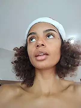 Snapshot of Emanuelle_manu chatting on 12.18.24 Emanuelle manu online show from 12.18.24