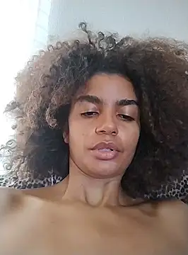 Snapshot of Emanuelle_manu chatting on 02.12.25 Emanuelle manu online show from 02.12.25