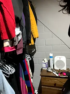missaaprilv online show from 10.02.25