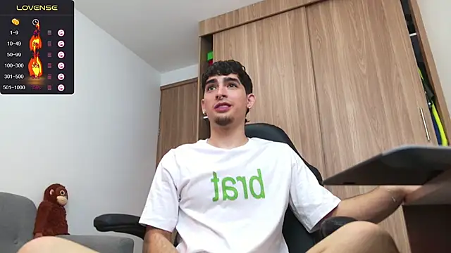 Snapshot of zenn_rush1 chatting on 12.18.24 zenn rush1 online show from 12.18.24