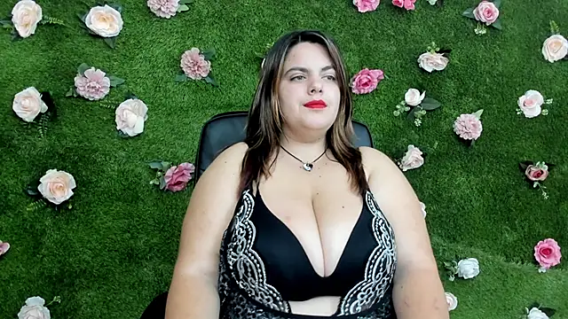 Huge Titties  online show from 09.14.25