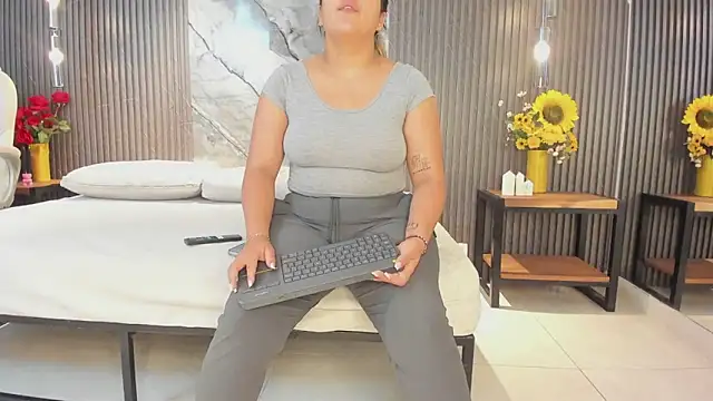 Snapshot of julietha_taylor chatting on 05.05.26 julietha taylor online show from 05.05.26