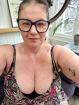 Snapshot of 420Curvybabe chatting on 10.17.25 420Curvybabe online show from 10.17.25