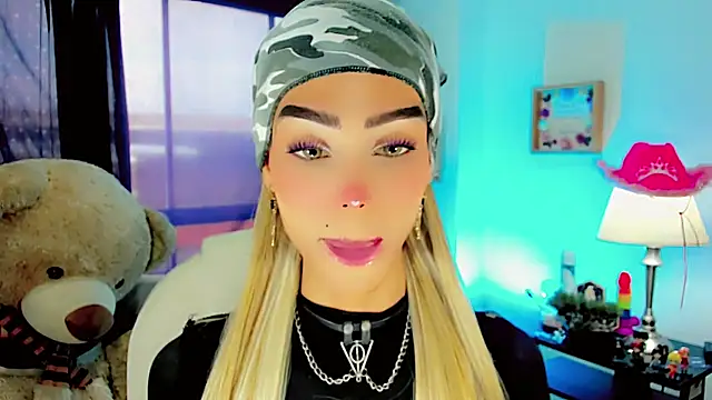 Snapshot of dollswit01 chatting on 01.25.25 dollswit01 online show from 01.25.25