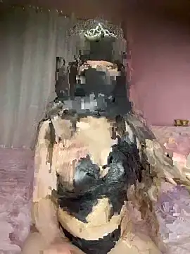 Snapshot of tia47 chatting on 10.07.25 tia47 online show from 10.07.25