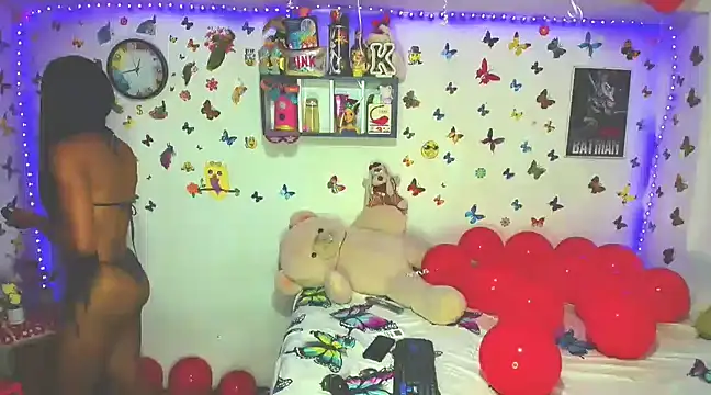 Snapshot of marianaoficial249701 chatting on 02.11.25 marianaoficial249701 online show from 02.11.25