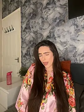 EmmaRosalie online show from 02.07.25