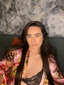 EmmaRosalie online show from 02.08.25