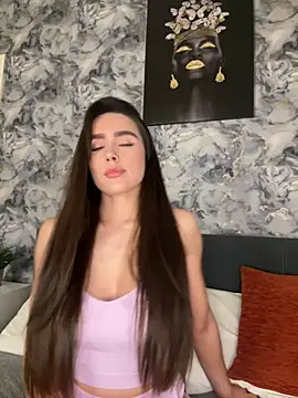 EmmaRosalie online show from 03.02.25