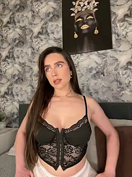 EmmaRosalie online show from 03.19.25