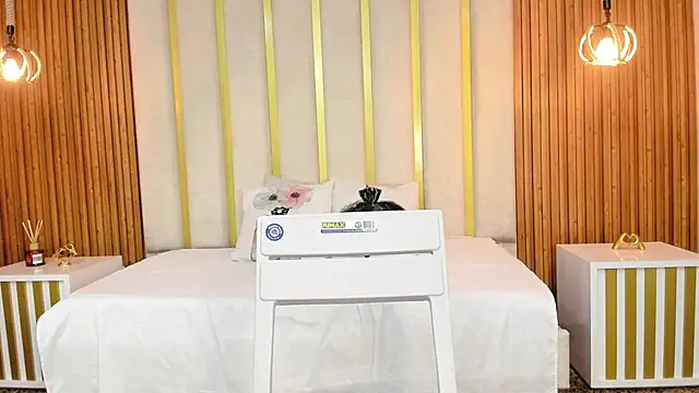 Snapshot of love_mommy chatting on 02.21.25 love mommy online show from 02.21.25