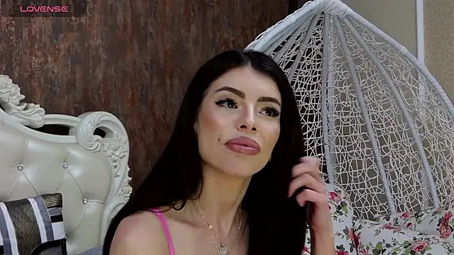 Snapshot of LaraDivine chatting on 12.03.24 LaraDivine online show from 12.03.24