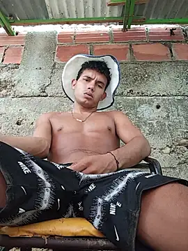 Snapshot of alex_candela chatting on 12.02.25 alex candela online show from 12.02.25