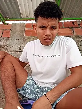 Snapshot of alex_candela chatting on 12.04.25 alex candela online show from 12.04.25