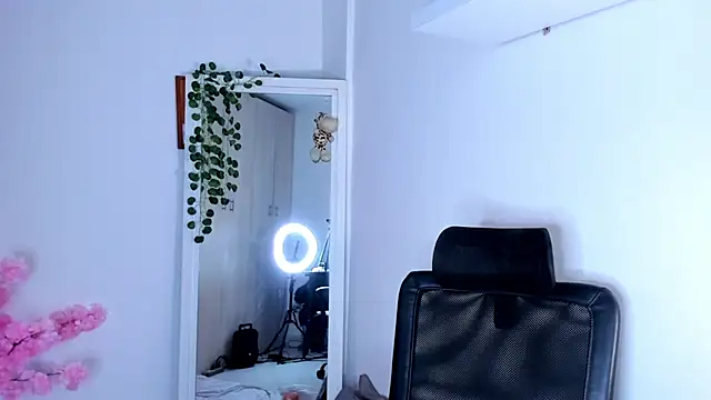 AnnieSofiia online show from 04.15.26