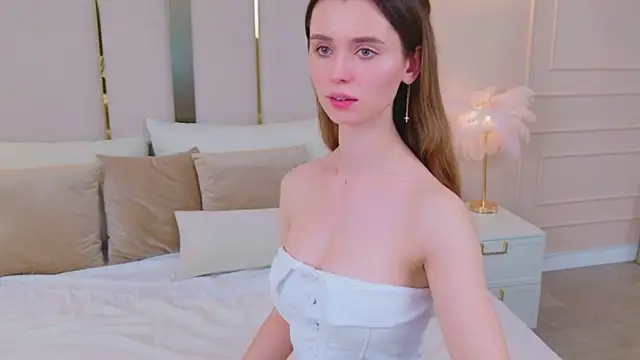 Snapshot of MarybethSnow chatting on 04.18.26 MarybethSnow online show from 04.18.26