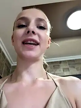 Snapshot of CaseyStar chatting on 12.04.24 CaseyStar online show from 12.04.24