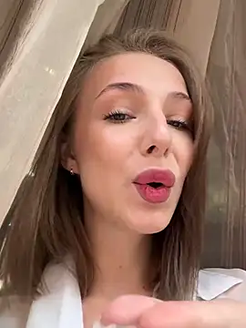 Snapshot of CaseyStar chatting on 12.12.24 CaseyStar online show from 12.12.24