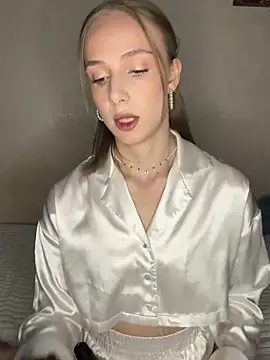 Snapshot of CaseyStar chatting on 01.06.25 CaseyStar online show from 01.06.25