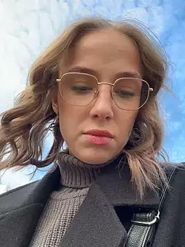 Snapshot of CaseyStar chatting on 01.07.25 CaseyStar online show from 01.07.25