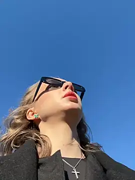 Snapshot of CaseyStar chatting on 01.10.25 CaseyStar online show from 01.10.25