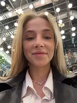 Snapshot of CaseyStar chatting on 01.11.25 CaseyStar online show from 01.11.25