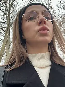 Snapshot of CaseyStar chatting on 01.12.25 CaseyStar online show from 01.12.25