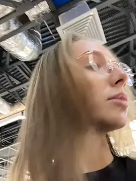 Snapshot of CaseyStar chatting on 01.17.25 CaseyStar online show from 01.17.25