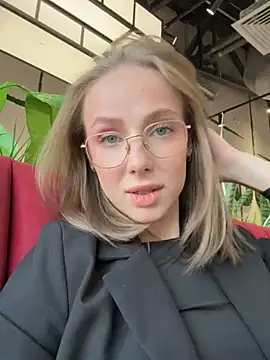 Snapshot of CaseyStar chatting on 01.22.25 CaseyStar online show from 01.22.25