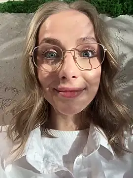 Snapshot of CaseyStar chatting on 01.29.25 CaseyStar online show from 01.29.25