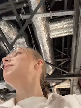 Snapshot of CaseyStar chatting on 01.31.25 CaseyStar online show from 01.31.25