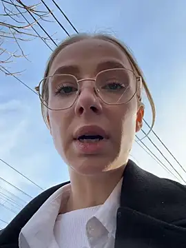 Snapshot of CaseyStar chatting on 02.02.25 CaseyStar online show from 02.02.25