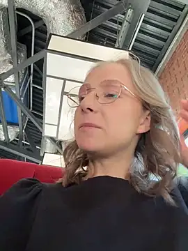 Snapshot of CaseyStar chatting on 02.08.25 CaseyStar online show from 02.08.25