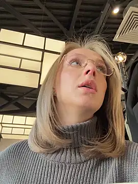 Snapshot of CaseyStar chatting on 02.09.25 CaseyStar online show from 02.09.25