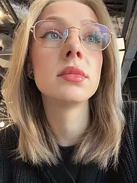 Snapshot of CaseyStar chatting on 02.10.25 CaseyStar online show from 02.10.25