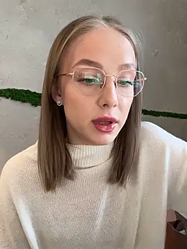 Snapshot of CaseyStar chatting on 02.13.25 CaseyStar online show from 02.13.25