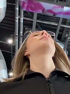 Snapshot of CaseyStar chatting on 02.16.25 CaseyStar online show from 02.16.25