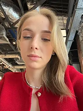 Snapshot of CaseyStar chatting on 02.28.25 CaseyStar online show from 02.28.25