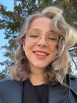 Snapshot of CaseyStar chatting on 03.08.25 CaseyStar online show from 03.08.25