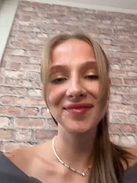 Snapshot of CaseyStar chatting on 09.18.25 CaseyStar online show from 09.18.25