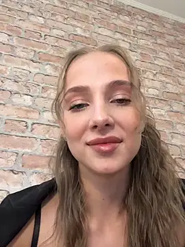 Snapshot of CaseyStar chatting on 10.19.25 CaseyStar online show from 10.19.25