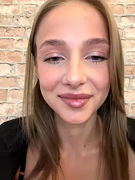 Snapshot of CaseyStar chatting on 10.24.25 CaseyStar online show from 10.24.25